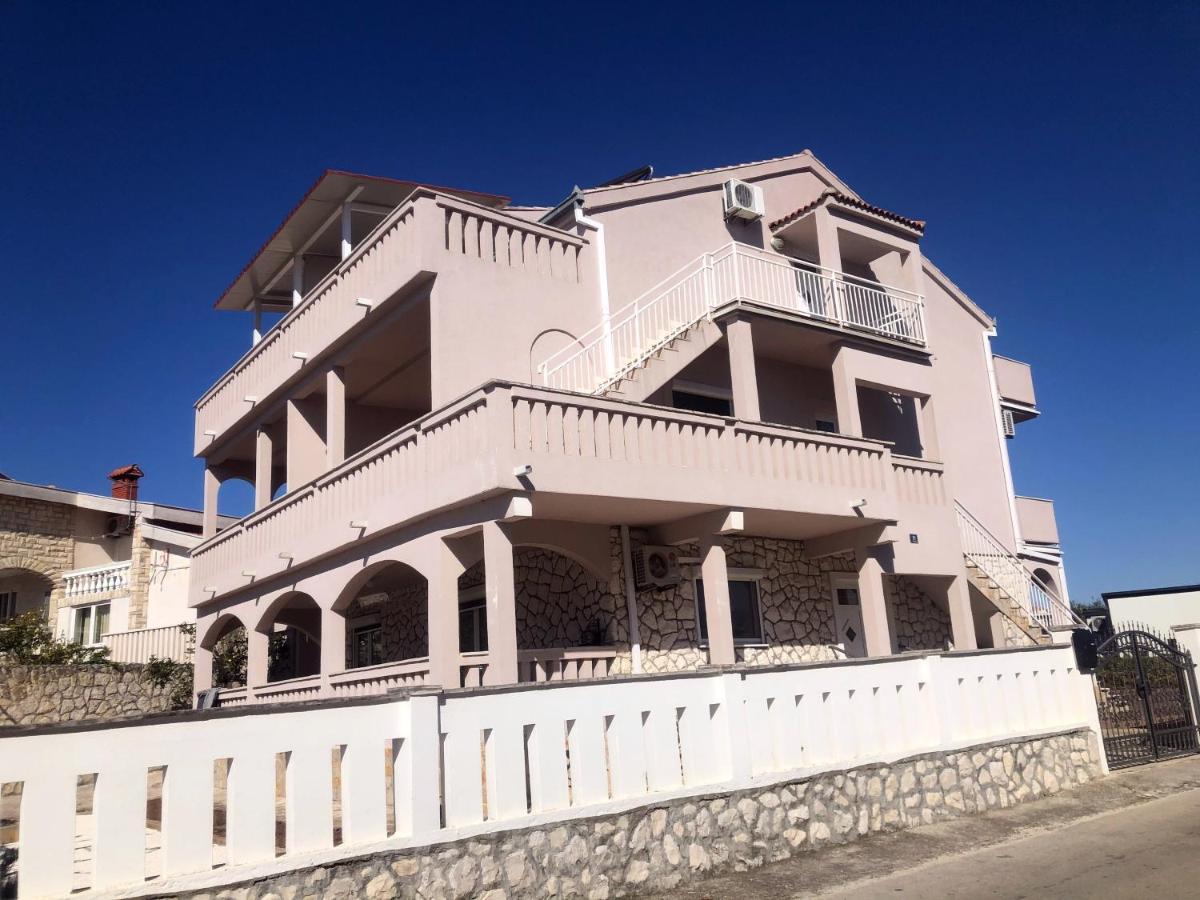 Apartments Villa Zdrava Traù Esterno foto