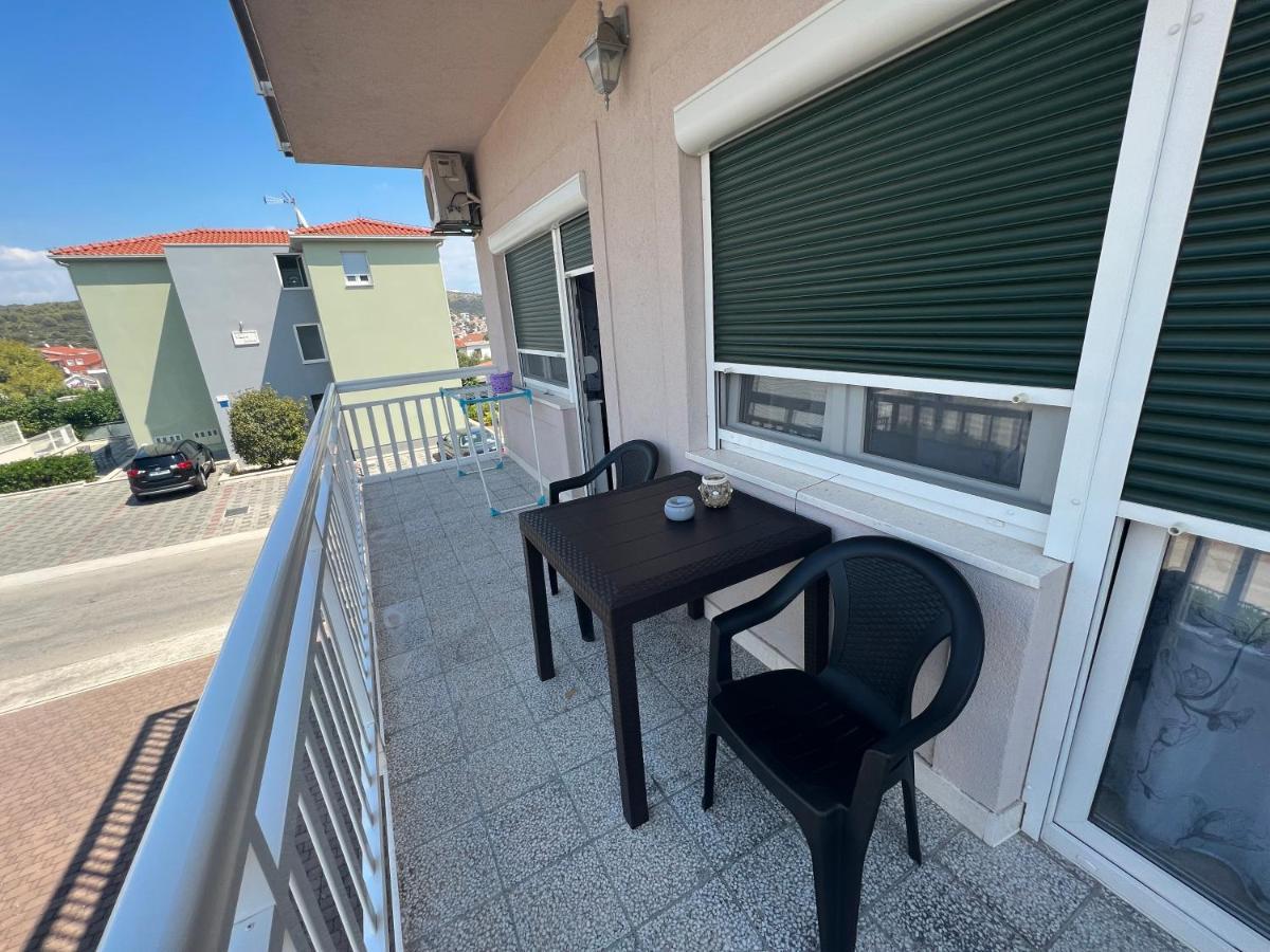 Apartments Villa Zdrava Traù Esterno foto
