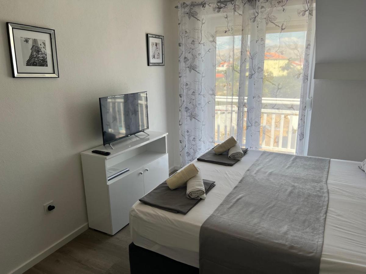 Apartments Villa Zdrava Traù Esterno foto