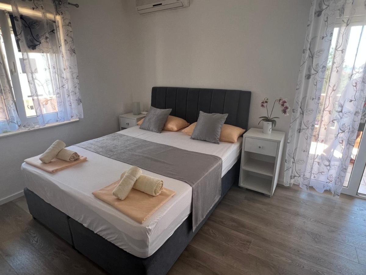 Apartments Villa Zdrava Traù Esterno foto