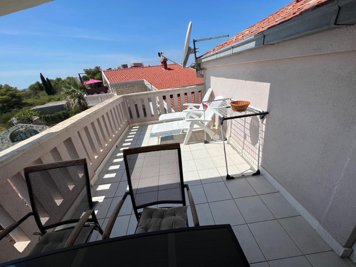 Apartments Villa Zdrava Traù Esterno foto