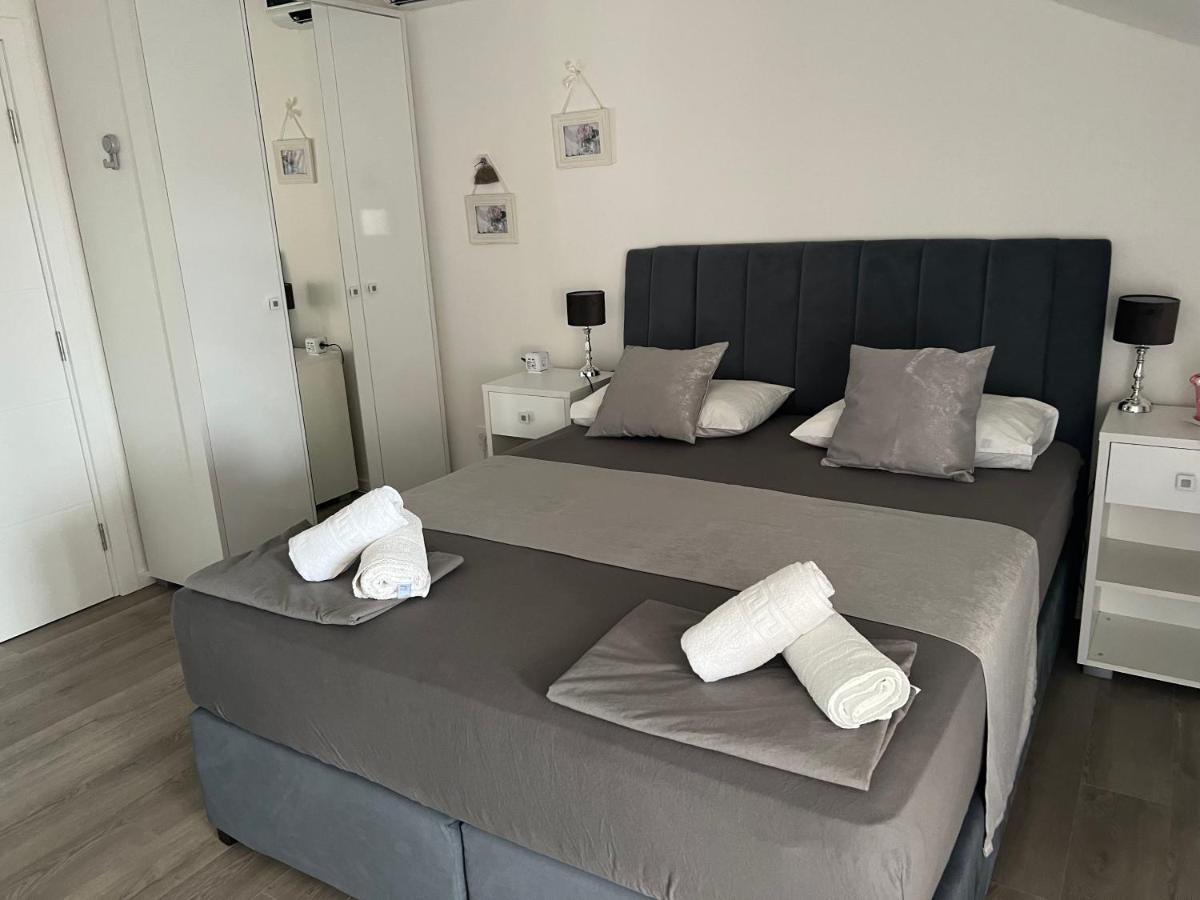 Apartments Villa Zdrava Traù Esterno foto
